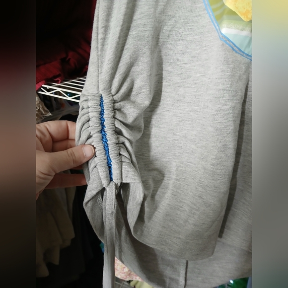 Gray Graphic Women's Top - Picture 4 of 7